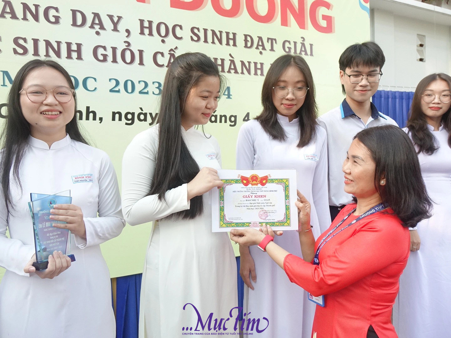 Trường THPT Bình Phú khen thưởng học sinh giỏi cấp thành phố- Ảnh 1.