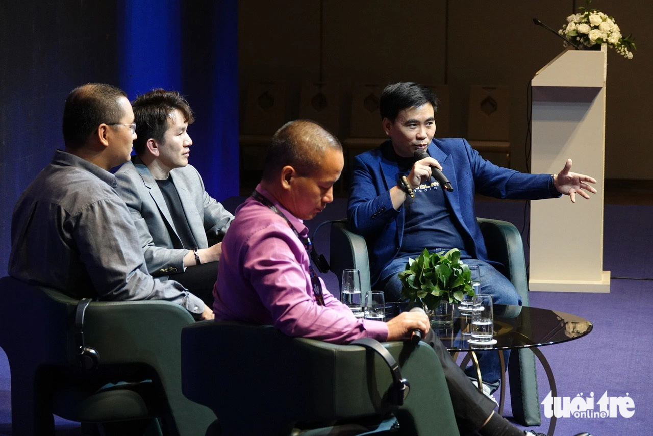 លោក Thierry Nguyen សហស្ថាបនិក Bad Clay Studio បានពិភាក្សាក្នុងកិច្ចពិភាក្សាអំពីឧស្សាហកម្ម VFX របស់វៀតណាម នារសៀលថ្ងៃទី ៨ មេសា - រូបថត៖ T.T.D Ông Thierry Nguyễn, đồng sáng lập Bad Clay Studio, trao đổi tại tọa đàm về ngành VFX Việt Nam chiều 8-4 - Ảnh: T.T.D