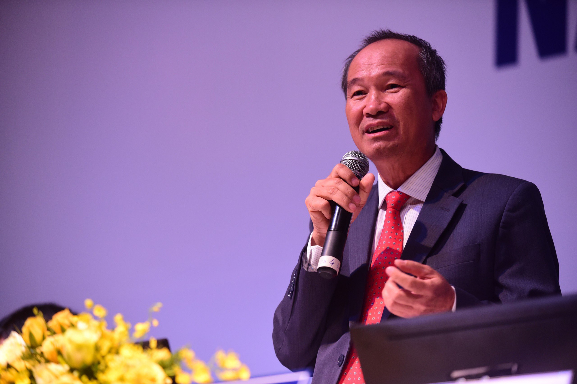 Ông Dương Công Minh - chủ tịch Sacombank - tại một đại hội cổ đông thường niên - Ảnh: QUANG ĐỊNH