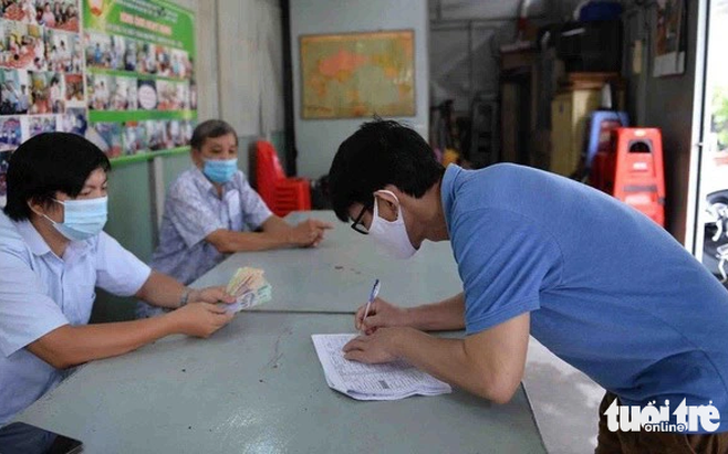 Kiến nghị UBND TP.HCM hướng dẫn chuyển đổi giấy tờ cho người dân sau sắp xếp khu phố, ấp- Ảnh 2. UBND TP.HCM khen thưởng người hoạt động khu phố, ấp từ 30 năm trở lên