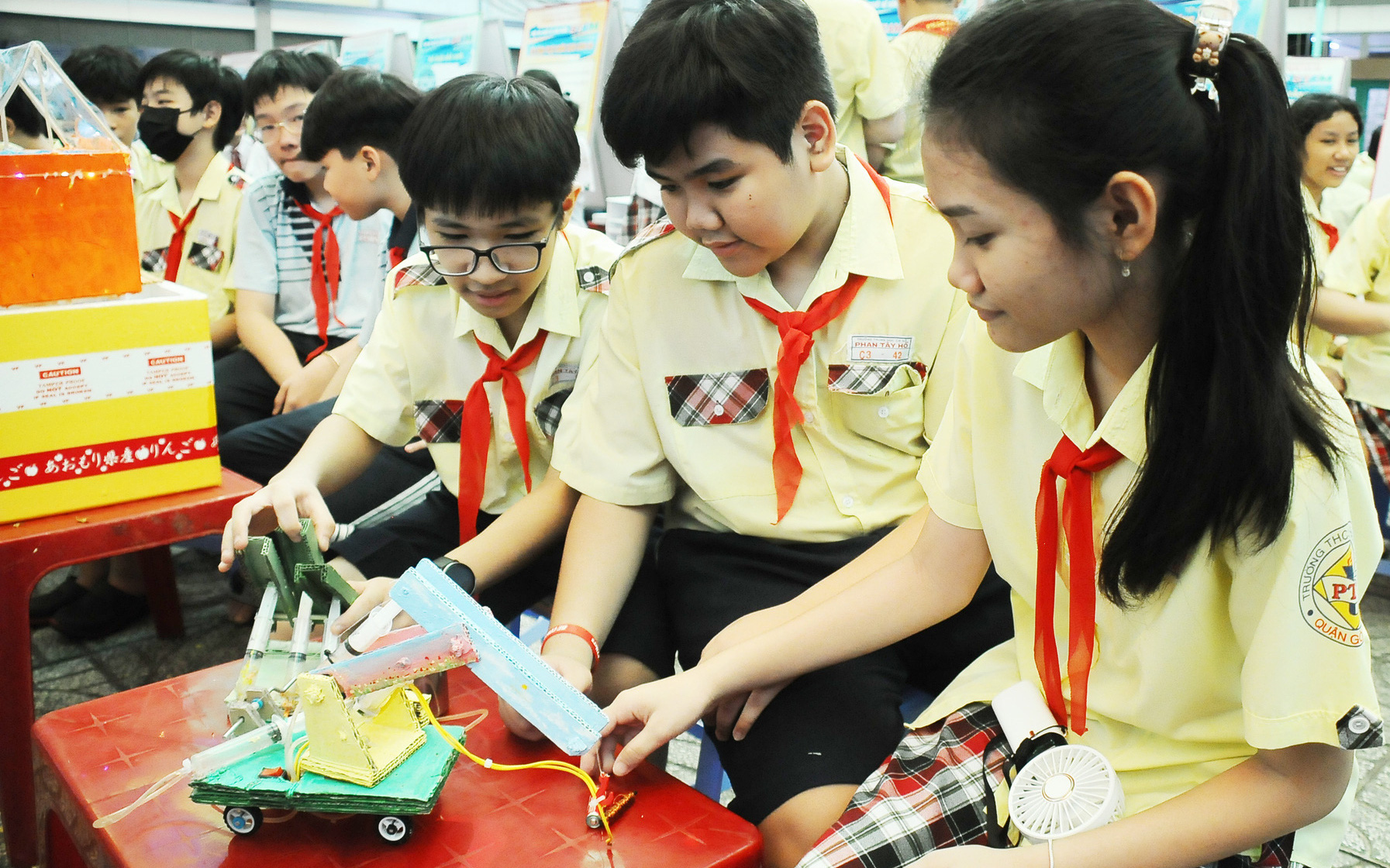 Teen Trường THCS Phan Tây Hồ khám phá những sáng tạo độc đáo trong Ngày hội giáo dục STEM