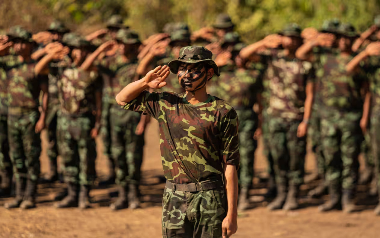 Chính quyền quân sự Myanmar xác nhận thất thủ và rút quân khỏi thành phố sát Thái Lan- Ảnh 2. Myanmar bắt đầu huấn luyện quân sự cho lớp tân binh mới