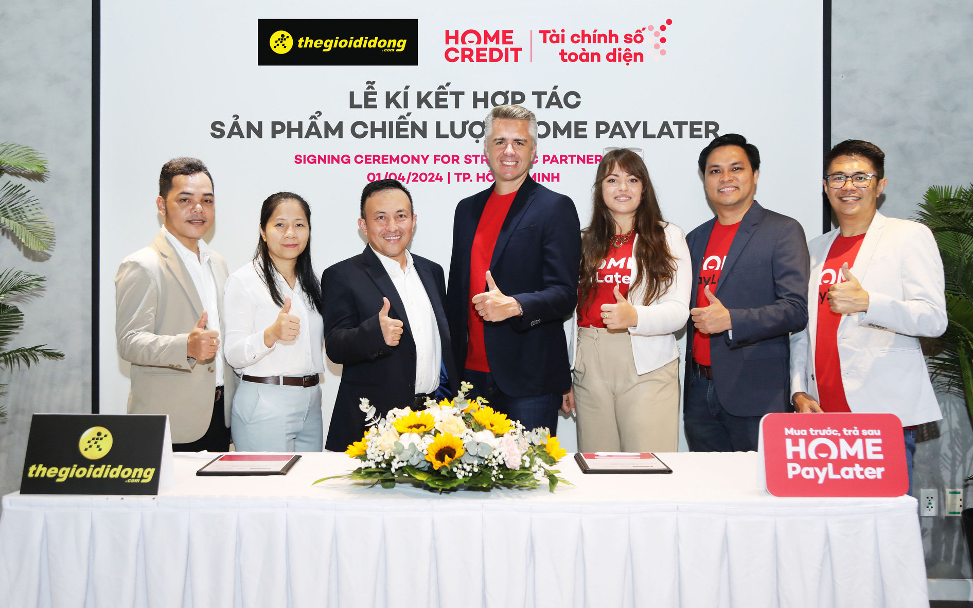 Nở rộ 'xài trước trả sau', từ mua hàng điện máy đến khám bệnh- Ảnh 3. Khách hàng Thế Giới Di Động có thể mua trước trả sau với Home PayLater