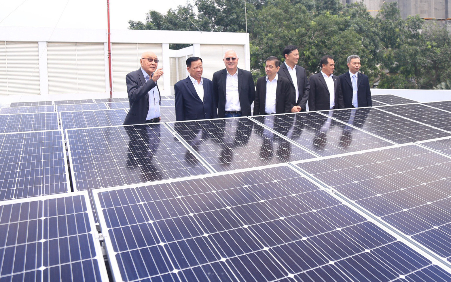Điện mặt trời mái nhà giá 0 đồng: Nên áp dụng thời gian ngắn, sau phải tính giá- Ảnh 2. Điện mặt trời mái nhà giá 0 đồng: Nên áp dụng thời gian ngắn, sau phải tính giá- Ảnh 2.