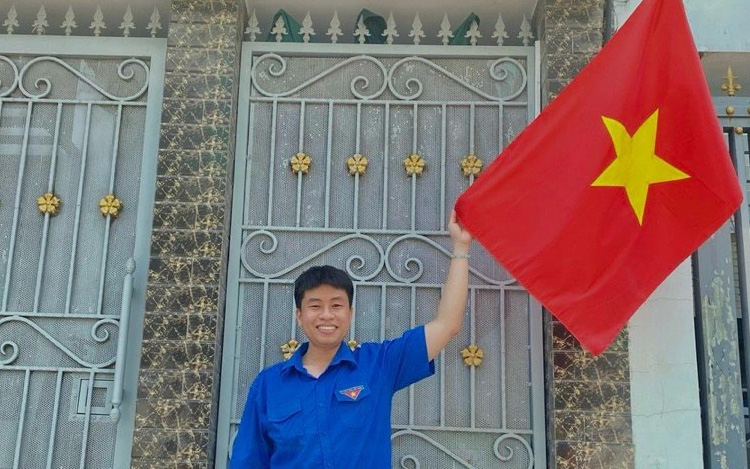 Lớp học tình thương 30 năm gieo chữ cho trẻ nghèo khó- Ảnh 2. 9X học bằng hai sư phạm để đứng lớp học tình thương