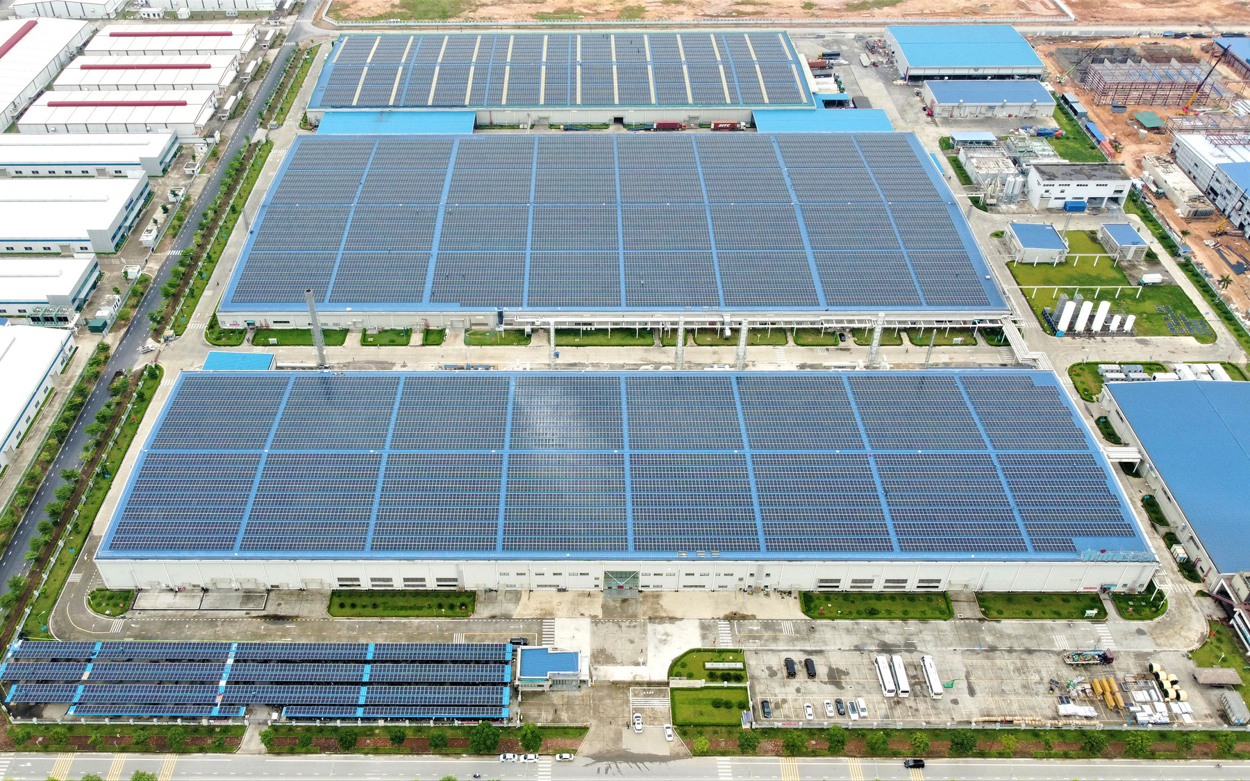 Sớm hoàn thiện khung pháp lý cho thị trường tín chỉ carbon- Ảnh 4. Doanh nghiệp đẩy mạnh giảm phát thải carbon