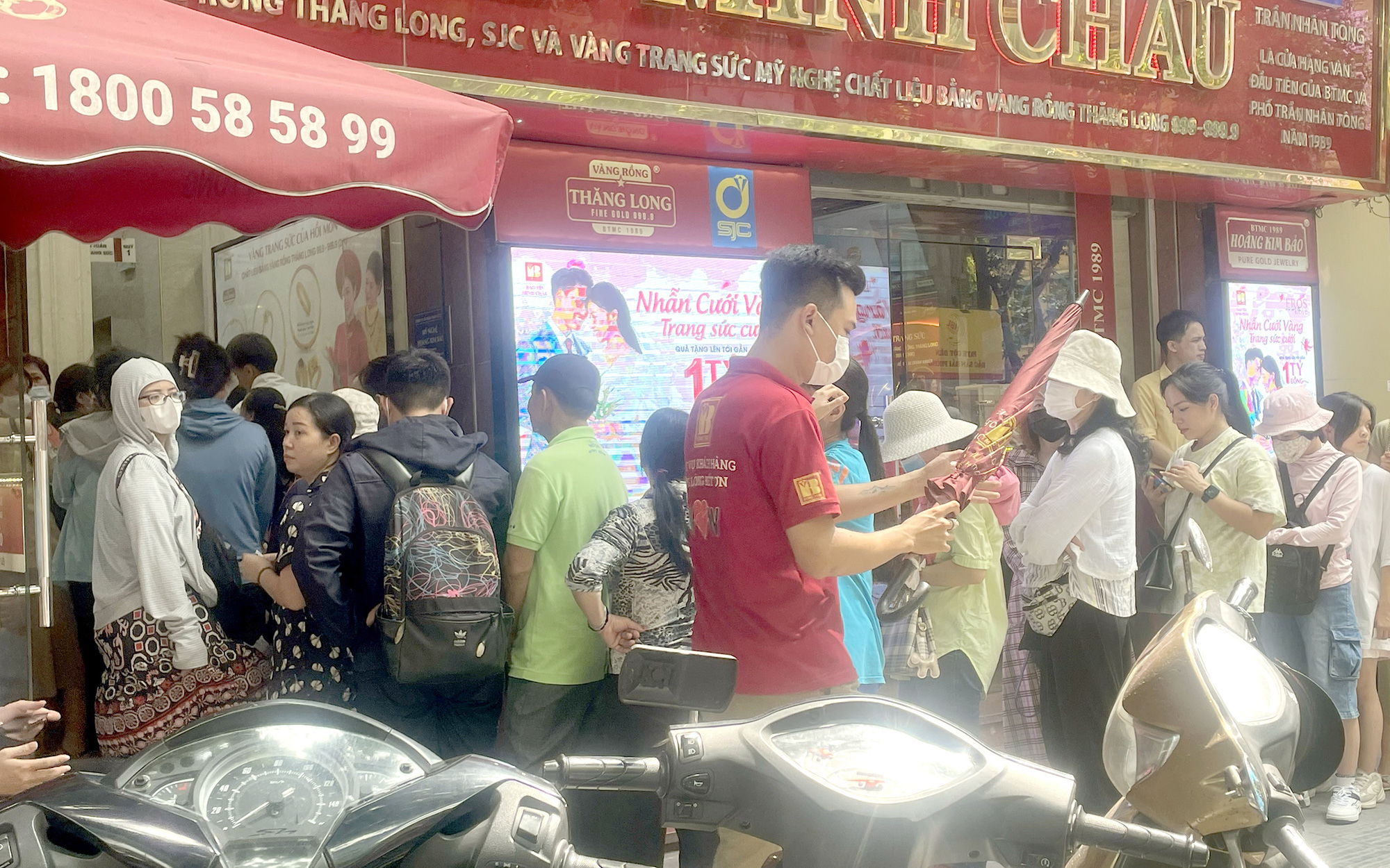 Thanh tra ngay thị trường vàng, không để chậm trễ- Ảnh 2. Giá vàng tăng nóng, đấu thầu có gì chưa ổn