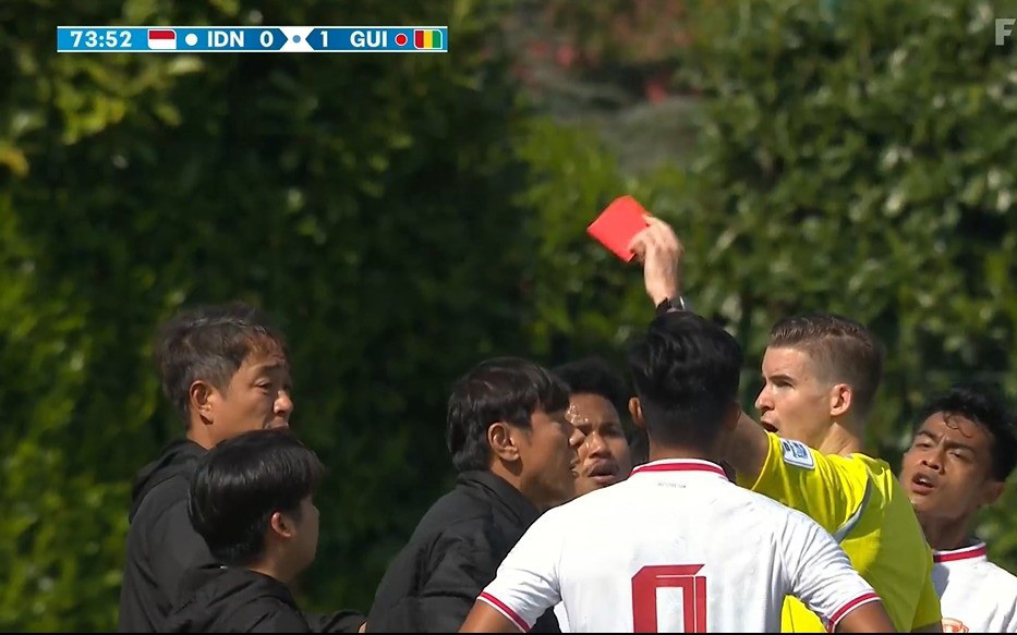 U23 Indonesia hay trọng tài mới là "nạn nhân"?