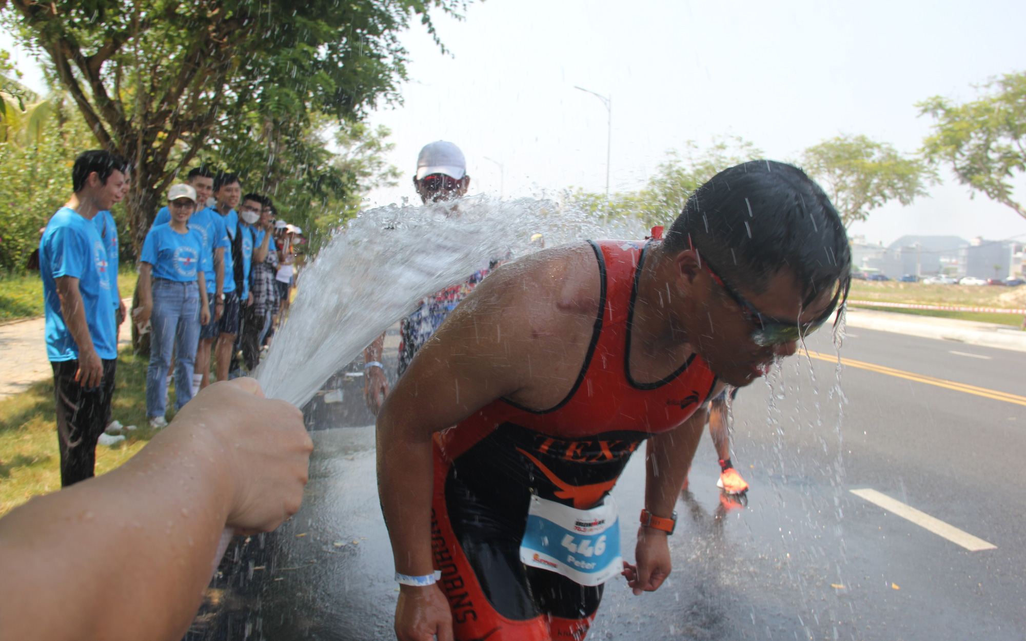 Hai vận động viên nữ Việt Nam trong tốp 3 chiến thắng ở IRONMAN 2024- Ảnh 4. 3.000 người từ 52 quốc gia tranh tài IRONMAN trong thời tiết nắng nóng Đà Nẵng