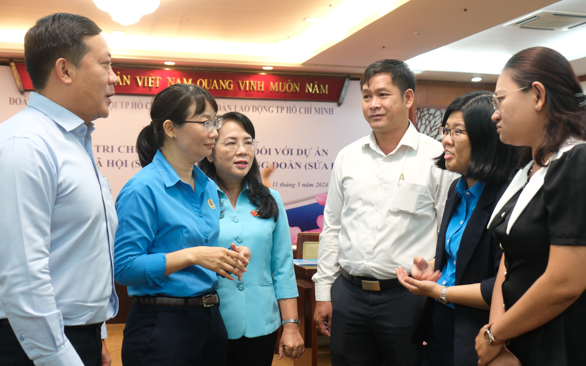 Đề xuất mới về mức đóng bảo hiểm xã hội khi cải cách tiền lương từ 1-7- Ảnh 3. Doanh nghiệp bó tay trước làn sóng rút bảo hiểm xã hội một lần