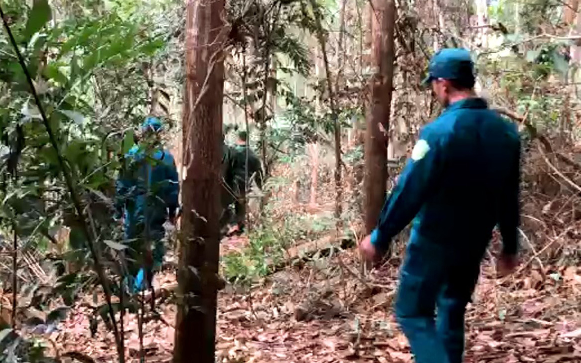 Phát hiện thi thể nghi phạm giết vợ 'hờ' giữa rừng biên giới- Ảnh 2. Nhờ quân đội Lào hỗ trợ ngăn chặn nghi phạm giết người bỏ trốn qua biên giới
