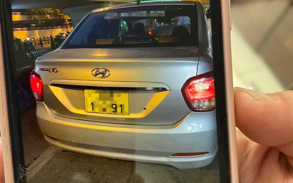 Vụ taxi nghi chặt chém du khách Pháp ở Hà Nội: Công an đã tìm được tài xế- Ảnh 2. Du khách Pháp: Tài xế taxi khóa cửa sau, đòi 500.000 mới cho xuống xe