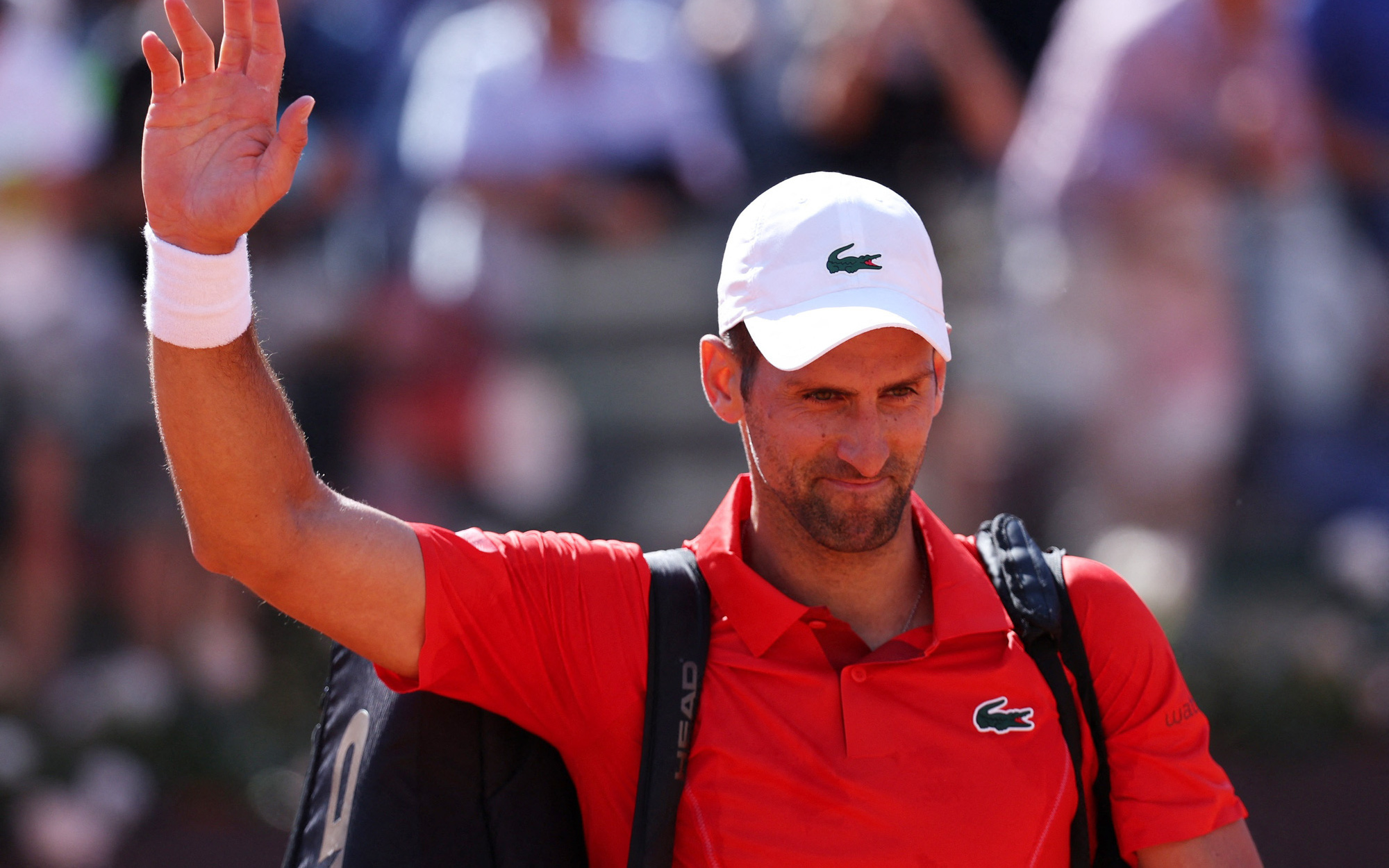 Bị chai nước rơi trúng đầu ở Rome Masters, Djokovic phải kiểm tra não- Ảnh 2. Djokovic thua sốc, bị loại sớm ở Rome Masters