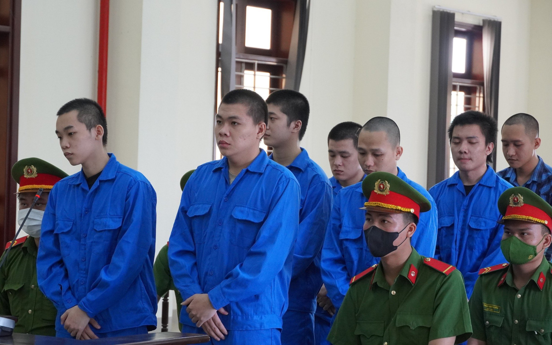 Đụng cái mở tiệc tùng 'diện rộng', người được mời... hồi hộp- Ảnh 3. Đâm chết bạn nhậu vì cho rằng bạn gái bị xúc phạm