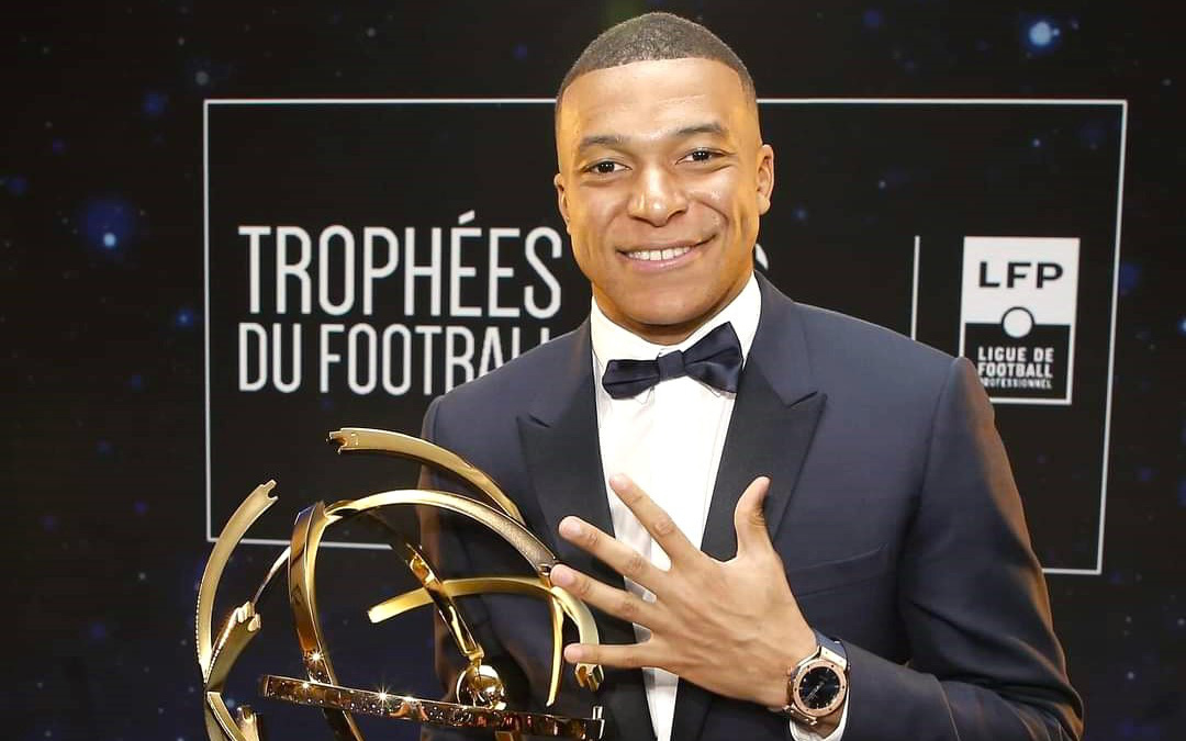 Tin tức thể thao sáng 16-5: Juventus vô địch Cúp quốc gia, Mbappe ngồi dự bị- Ảnh 2. Mbappe đoạt giải 'Cầu thủ xuất sắc nhất nước Pháp' lần thứ 5 liên tiếp