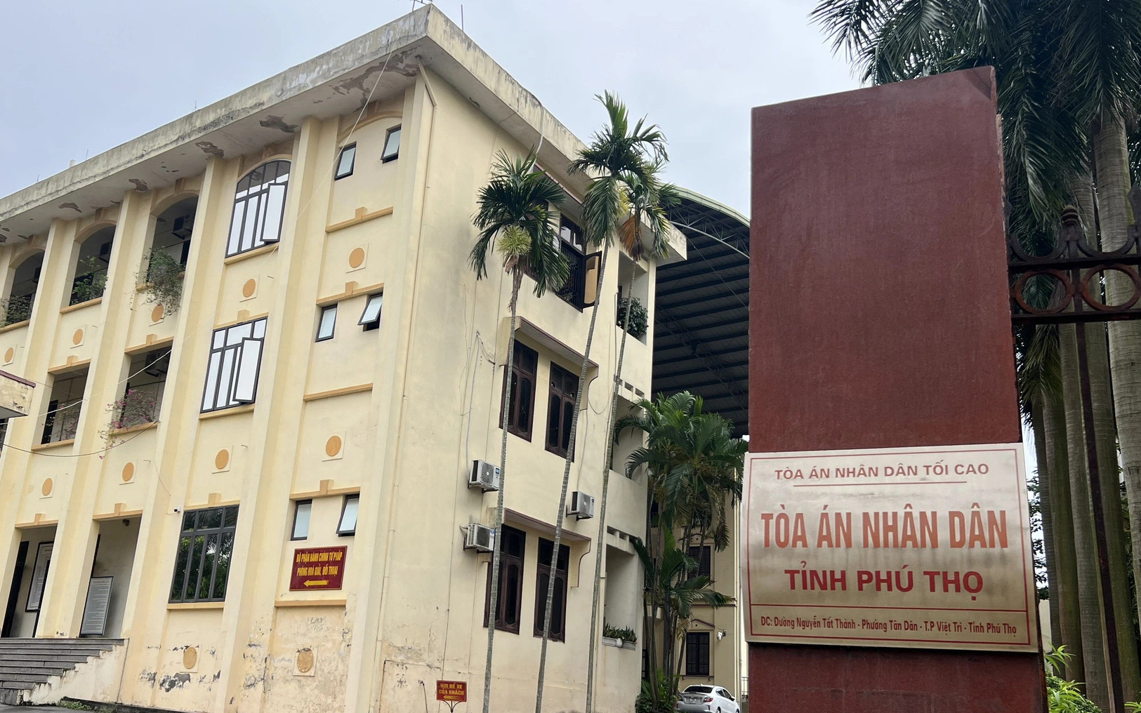 Sa thải giám đốc tài chính sai luật, doanh nghiệp phải bồi thường hơn 9,2 tỉ đồng- Ảnh 2. 11 anh em ruột dắt nhau ra tòa tranh chấp mảnh đất 1.213m²