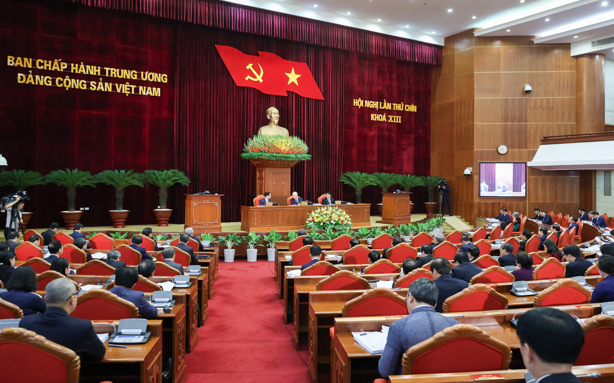 Lãnh đạo Đảng, Nhà nước vào lăng viếng Chủ tịch Hồ Chí Minh- Ảnh 8. Trung ương giới thiệu nhân sự để bầu Chủ tịch nước, Chủ tịch Quốc hội