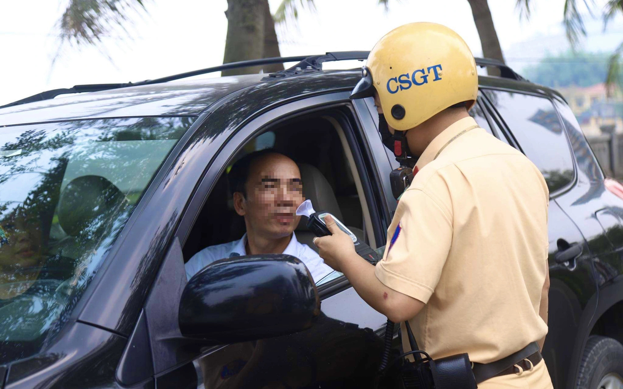 Ủy ban Thường vụ Quốc hội đề xuất Quốc hội cấm tuyệt đối nồng độ cồn- Ảnh 2. Trình Quốc hội phương án cấm tuyệt đối nồng độ cồn với tài xế