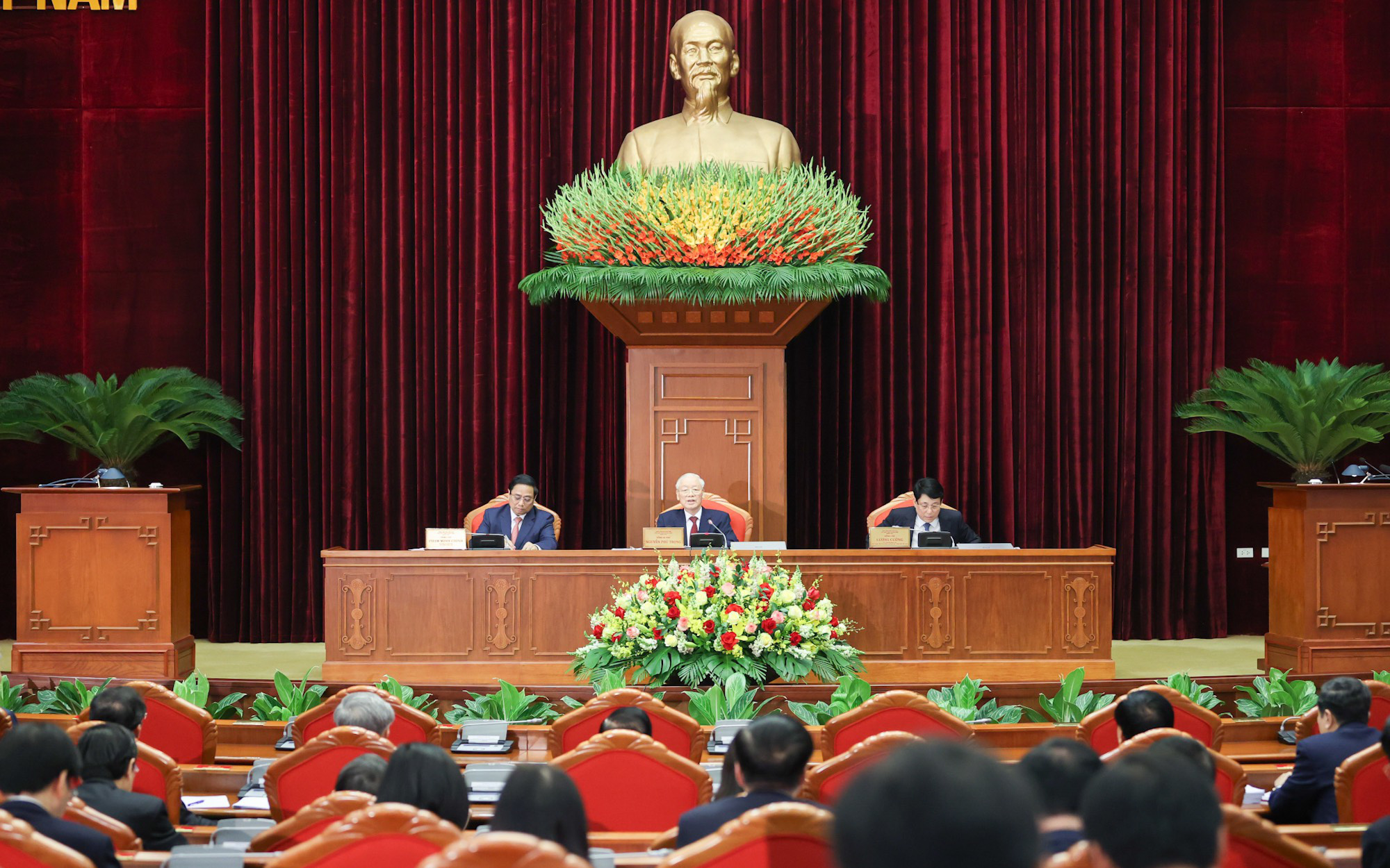 Bế mạc Hội nghị Trung ương 9, thống nhất cao phương án kiện toàn Chủ tịch nước, Chủ tịch Quốc hội- Ảnh 2. Thảo luận các nội dung quan trọng trong ngày làm việc thứ 2 Hội nghị Trung ương 9