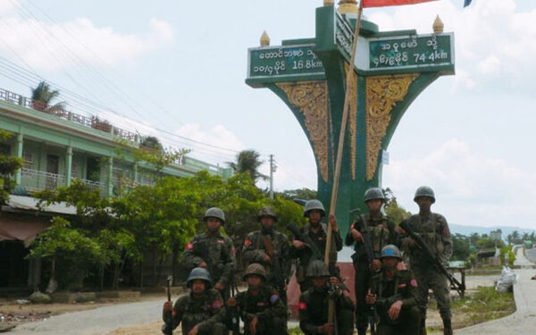 Chính quyền quân sự Myanmar mất kiểm soát một số vùng lãnh thổ rộng lớn?- Ảnh 2. Nhóm nổi dậy Myanmar tuyên bố kiểm soát 'tất cả căn cứ của quân đội ở Buthidaung'
