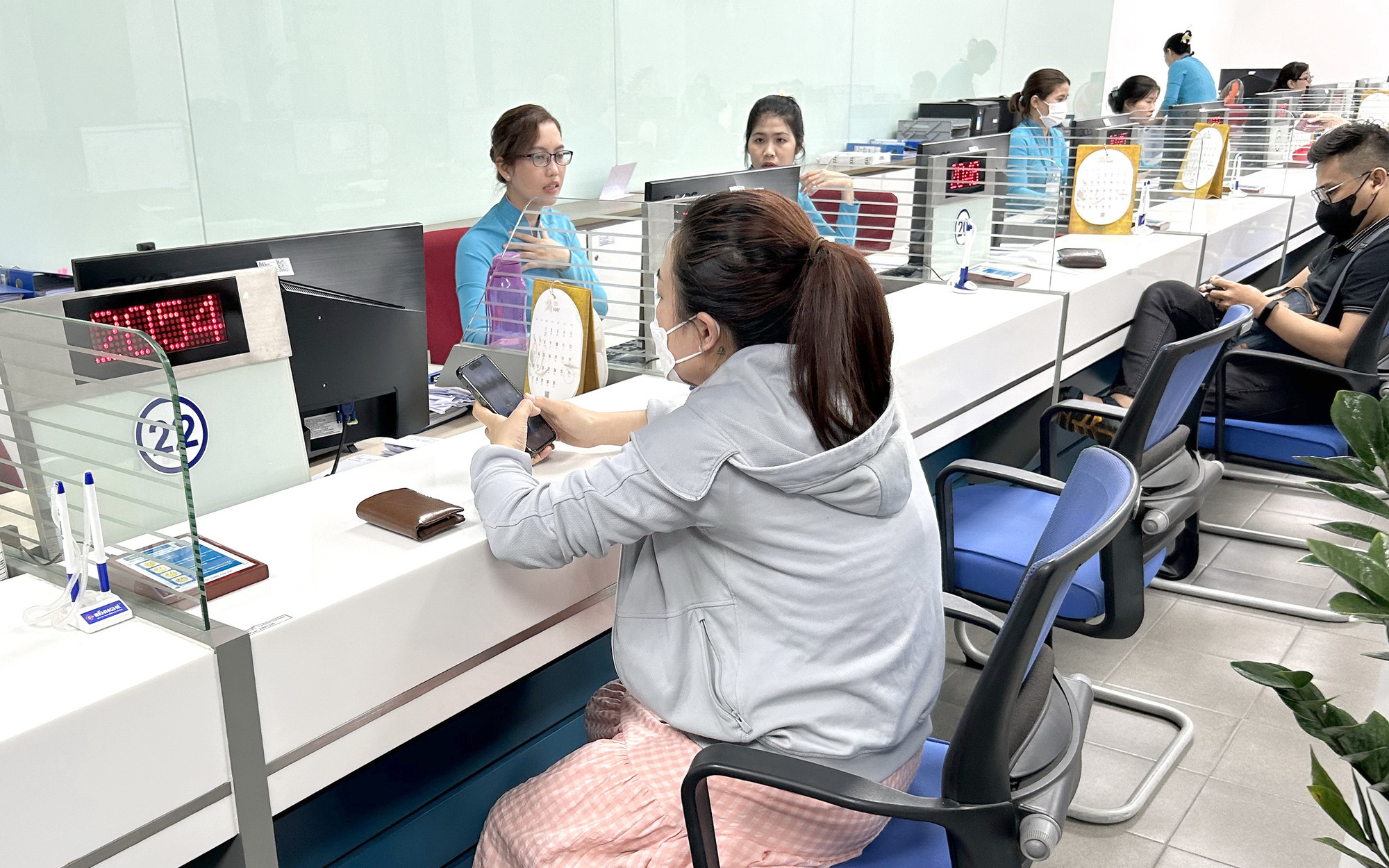 Bộ trưởng nói 'tỉ lệ thuế, phí trong giá vé máy bay rất ít', cụ thể bao nhiêu?- Ảnh 4. Vẫn khó "hạ nhiệt" giá vé máy bay