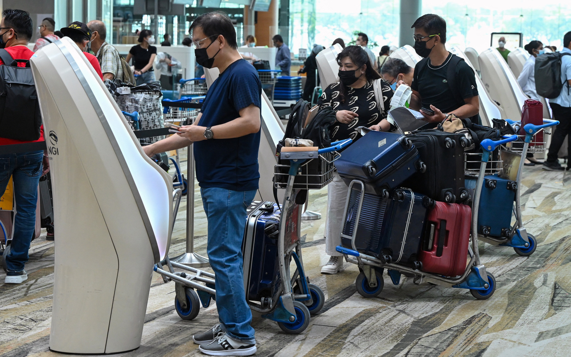 WHO: Tuổi thọ trung bình toàn cầu giảm gần 2 năm vì COVID-19- Ảnh 2. Singapore đối diện làn sóng dịch COVID-19 mới