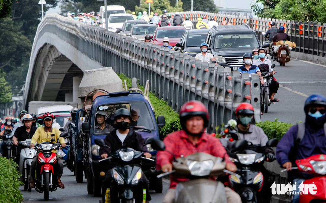 Con đường ngập nước lâu năm trong khu dân cư ở quận 12 'thay áo mới' - Ảnh 2.