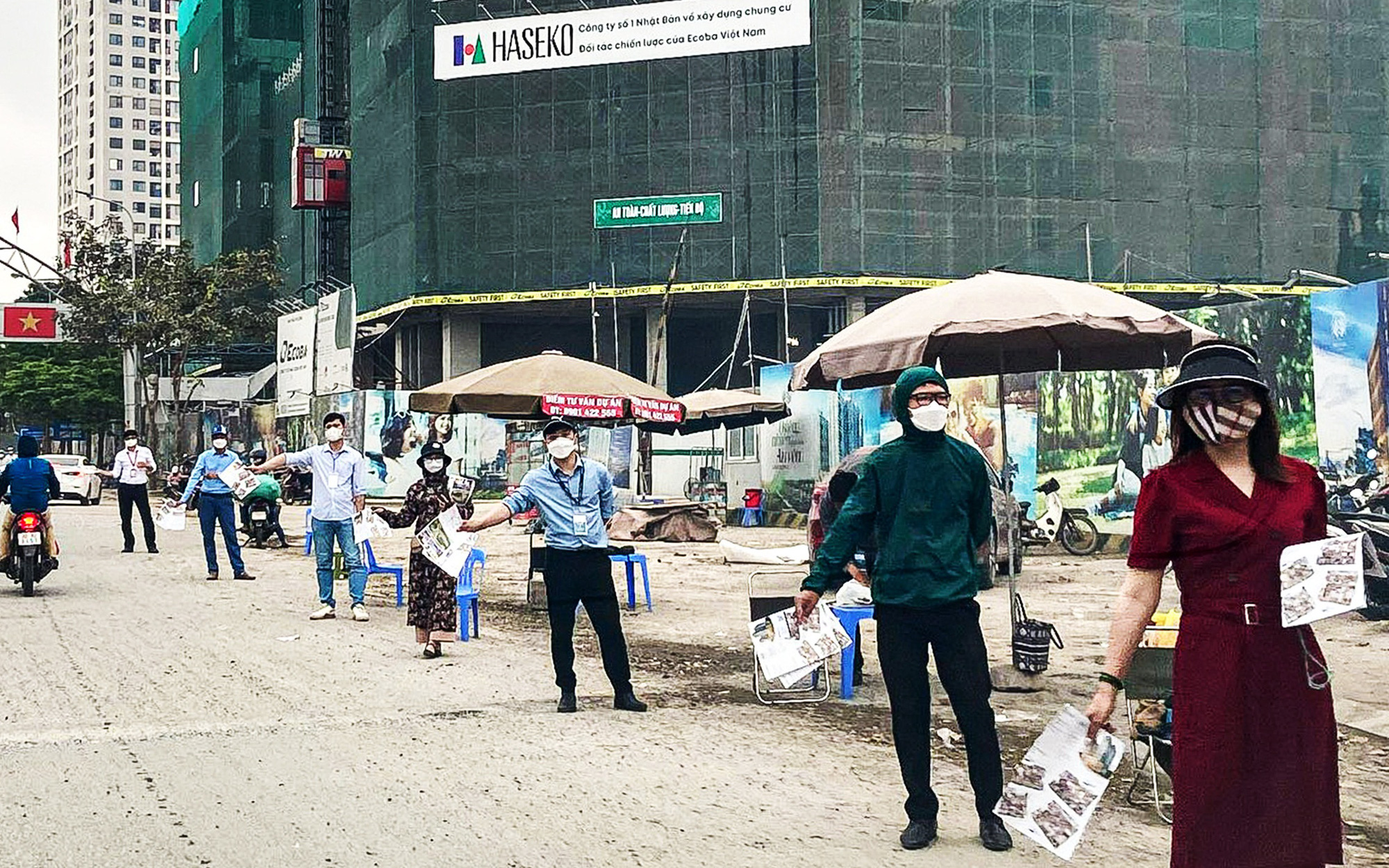Biệt thự triệu đô ở Hà Nội 'đắp chiếu' dù giá nhà đất đã tăng 400 lần- Ảnh 11. Chính sách không nhanh, giá nhà đất bị