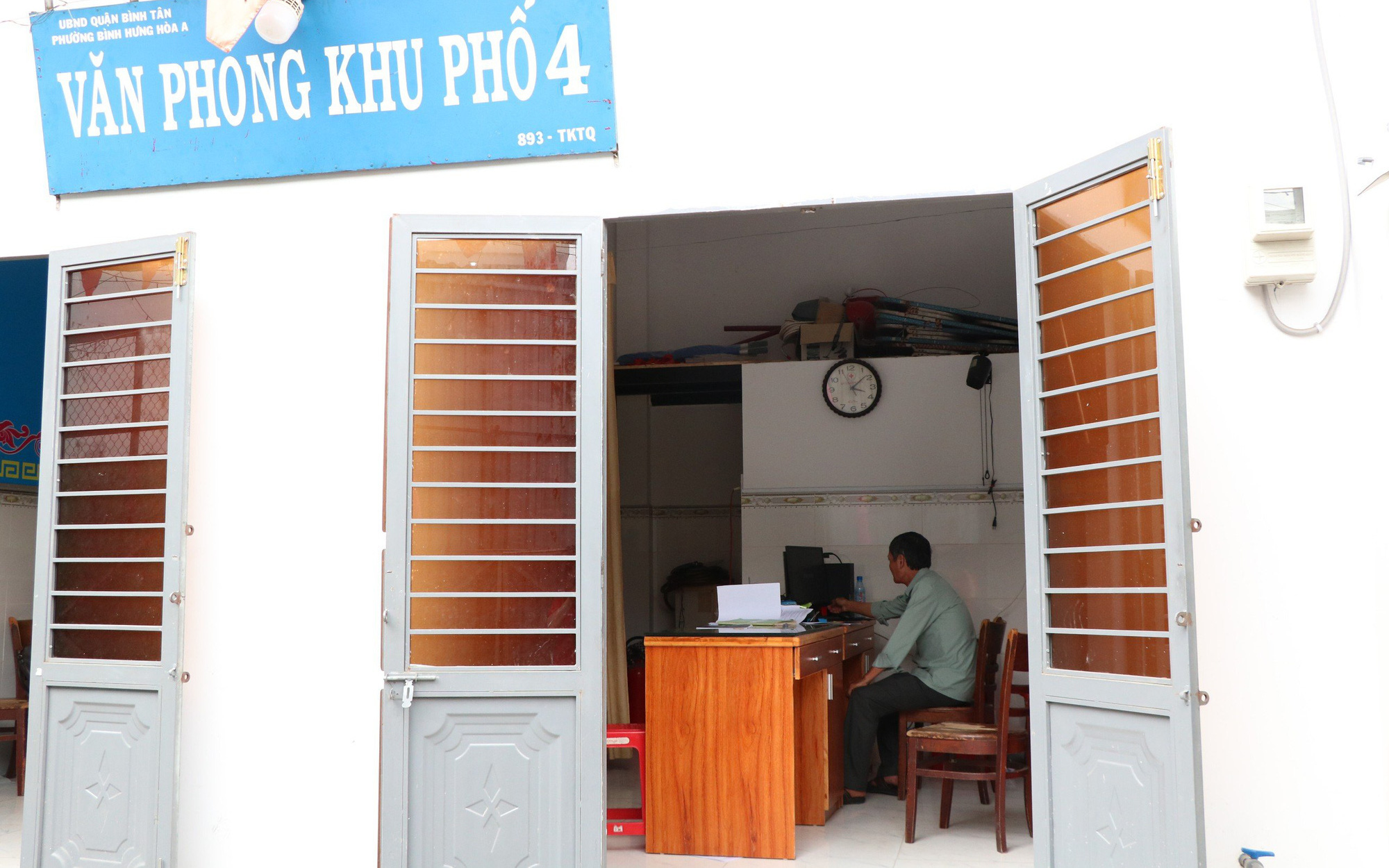 Đòi bản sao chứng thực trong 6 tháng: Trị bệnh 'nghiện' giấy và dấu đỏ- Ảnh 2. TP.HCM cấm công chức đòi giấy xác nhận đổi tên khu phố khi giải quyết thủ tục hành chính
