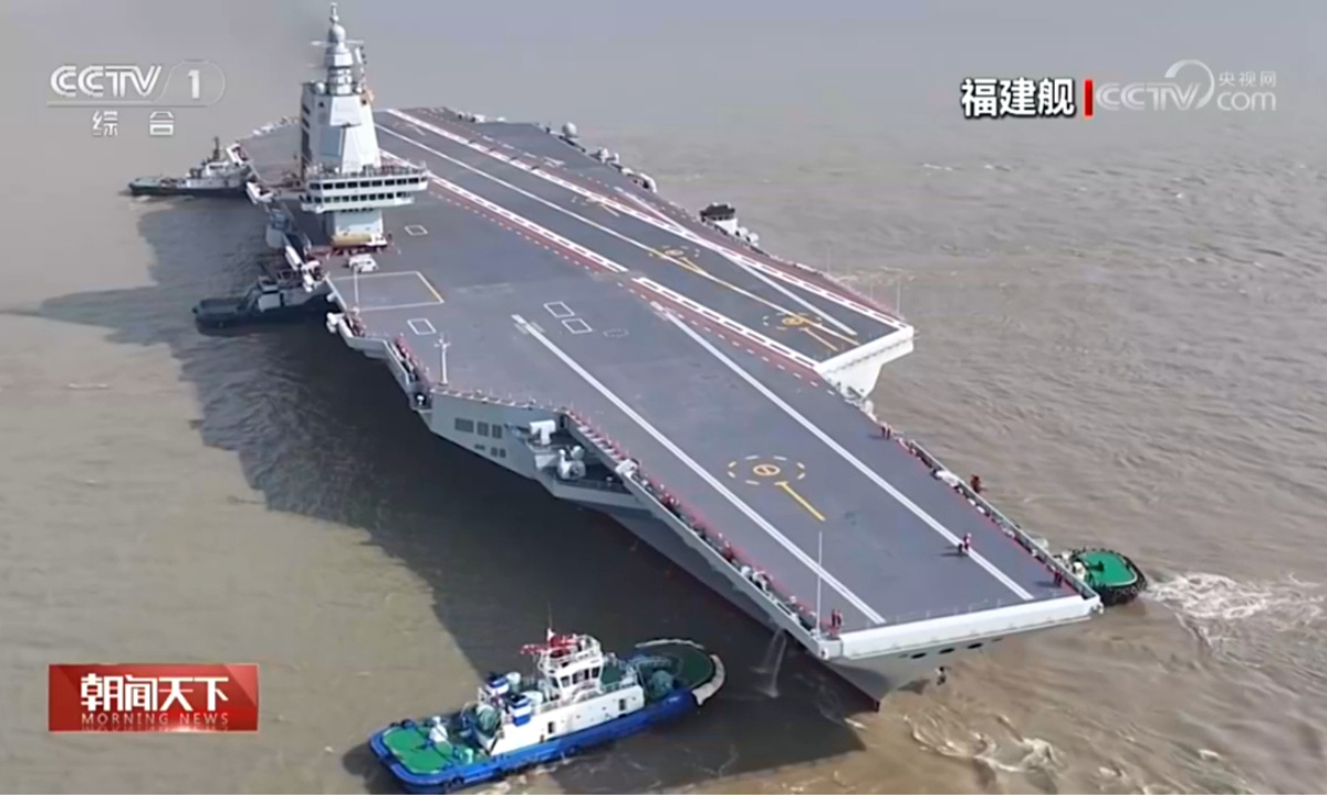 Tàu Phúc Kiến bắt đầu cuộc thử nghiệm trên biển đầu tiên từ xưởng đóng tàu Giang Nam ở Thượng Hải hôm 1-5 - Ảnh: CCTV