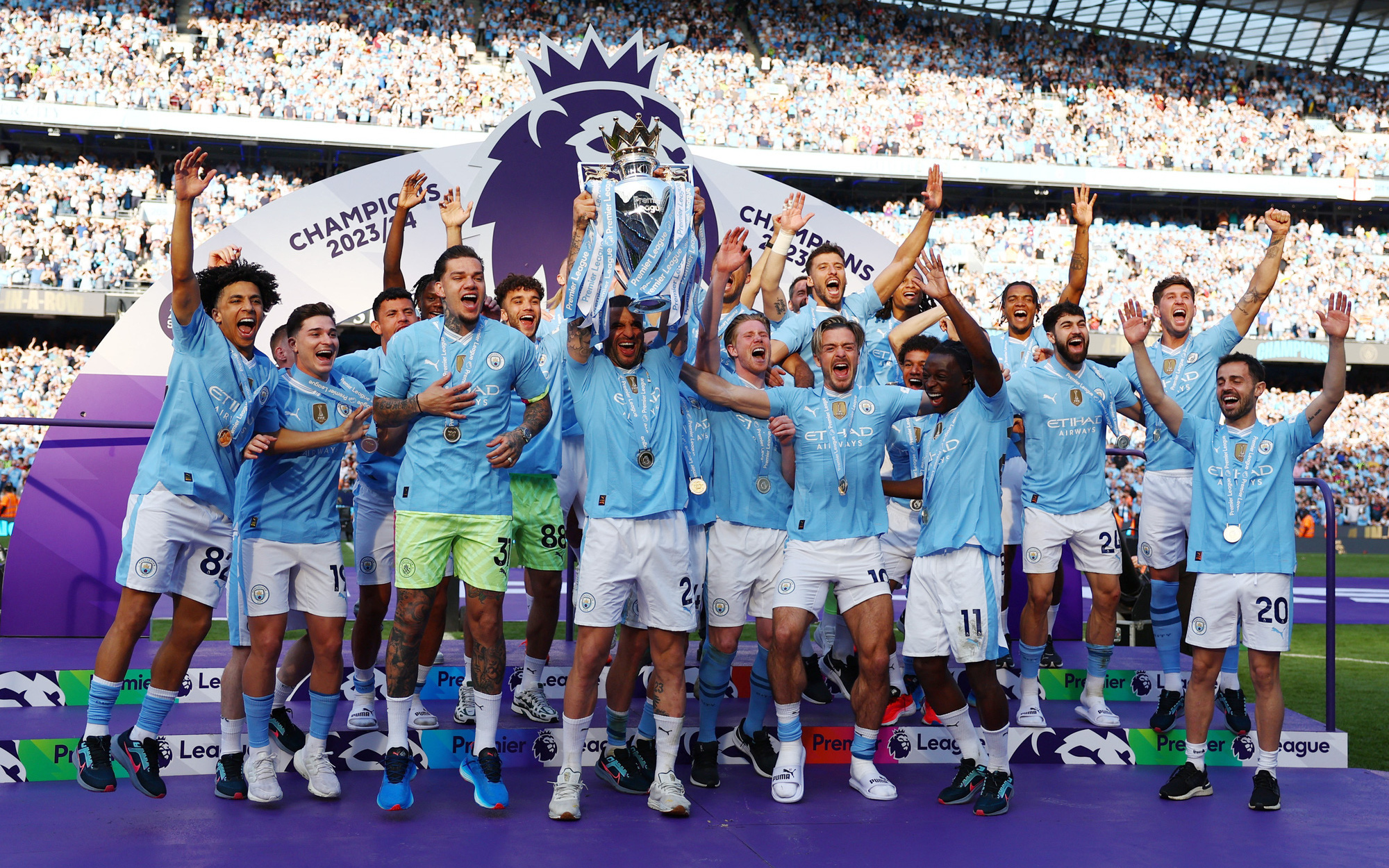 'Cỗ máy chiến thắng' của Guardiola đã đi vào sử sách- Ảnh 3. Man City đăng quang vô địch Premier League 2023-2024