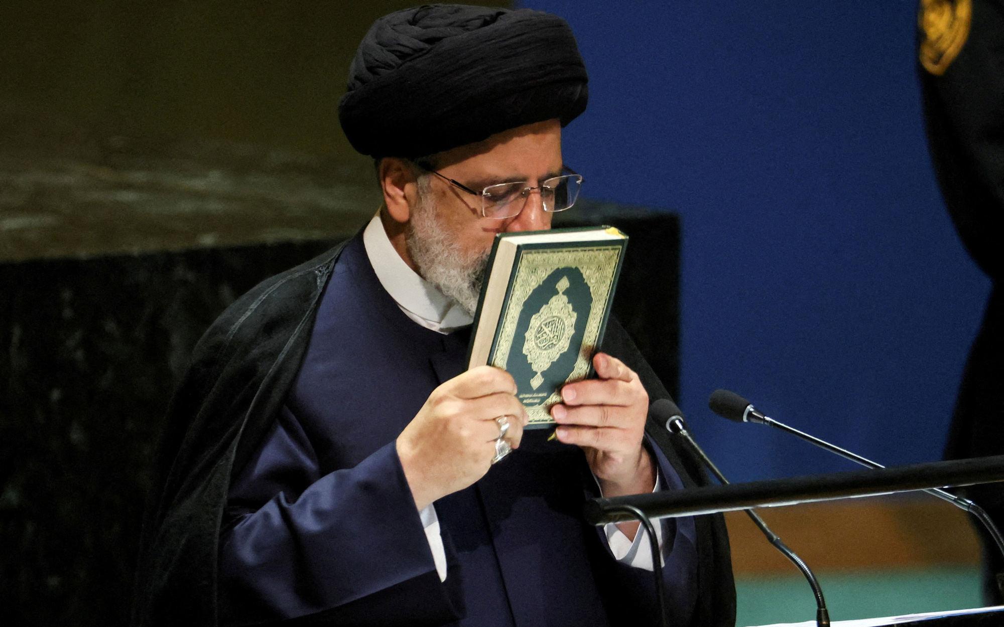 Quyền lực tối thượng của Lãnh tụ tối cao Iran Ali Khamenei- Ảnh 3. Việt Nam gửi điện chia buồn về tai nạn với tổng thống Iran