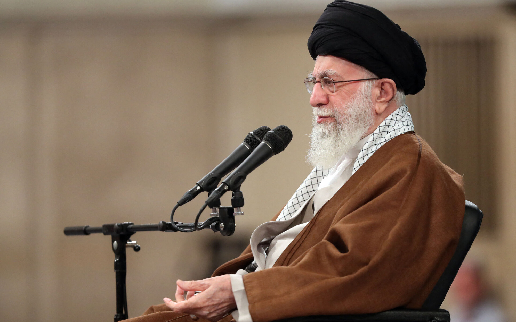 Ngày đầu quốc tang tưởng nhớ cố Tổng thống Iran Ebrahim Raisi- Ảnh 7. Tổng thống tử nạn, chờ xem lãnh đạo tối cao dẫn dắt Iran