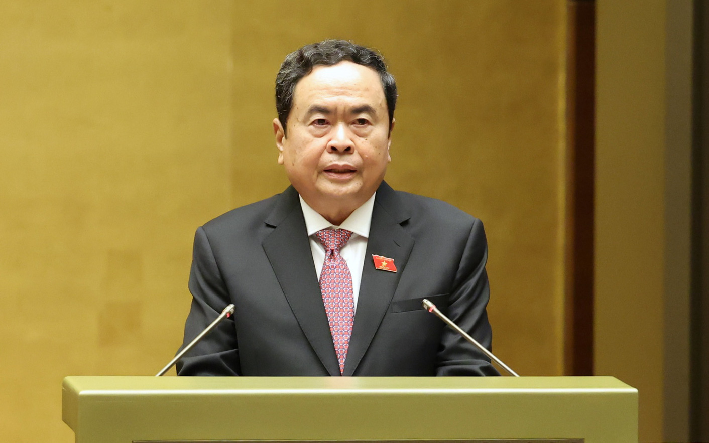 Cử tri ủng hộ việc kịp thời giải quyết để một số cán bộ cấp cao vi phạm thôi chức- Ảnh 2. Phó chủ tịch thường trực Quốc hội Trần Thanh Mẫn phát biểu khai mạc kỳ họp Quốc hội