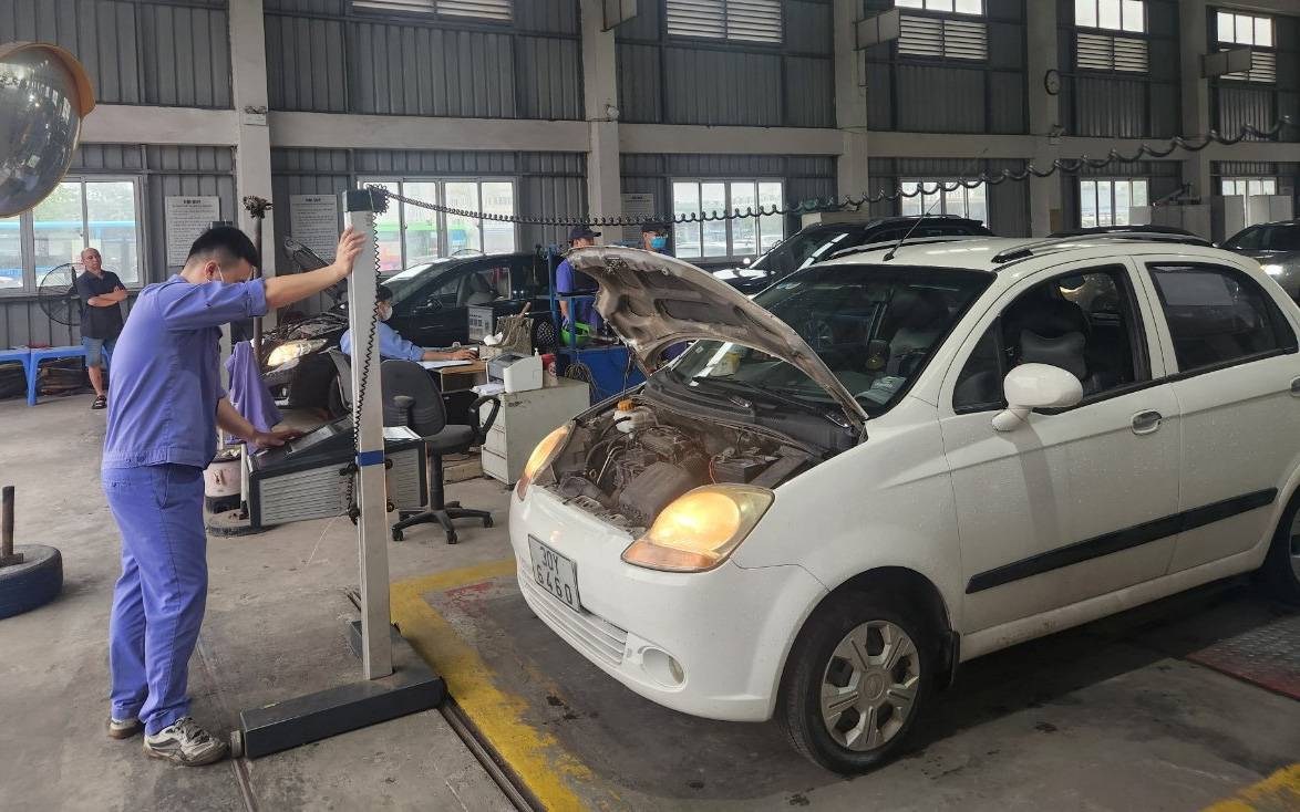 Đình chỉ hoạt động Trung tâm Đăng kiểm xe cơ giới tỉnh Gia Lai- Ảnh 3. Nguy cơ ùn tắc kiểm định khi gần 300 đăng kiểm viên ra tòa