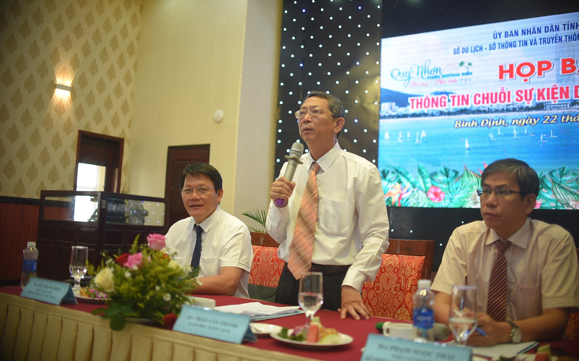 Quy Nhơn đặt nhiều bàn bóng đá trên bàn Teqball trên bãi biển, người dân thích thú- Ảnh 3. Chuỗi sự kiện du lịch hè năm 2024 tại Bình Định