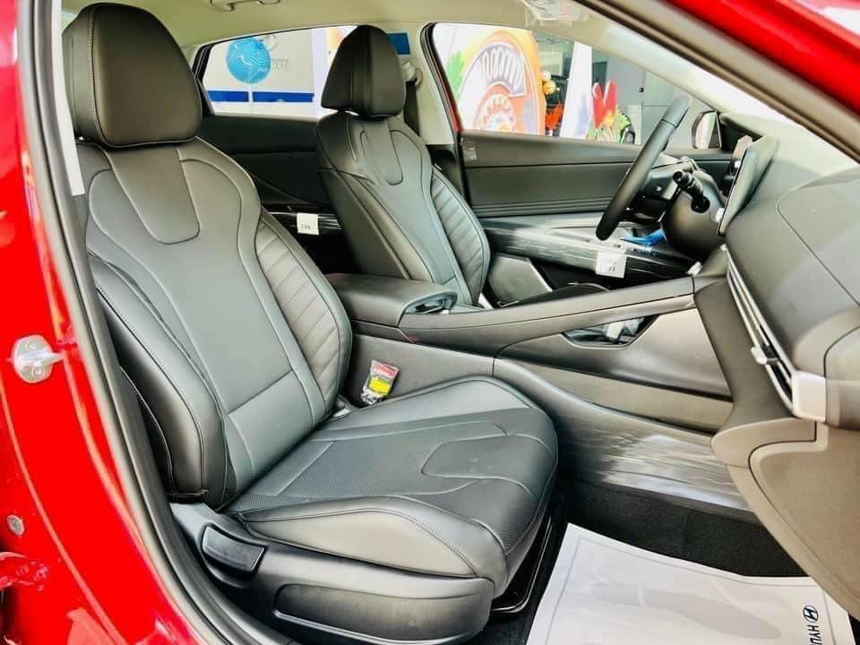 Tin tức giá xe: Hyundai Elantra giảm giá tới 125 triệu tại đại lý, bản cao hạng C nay ngang hạng B- Ảnh 8.