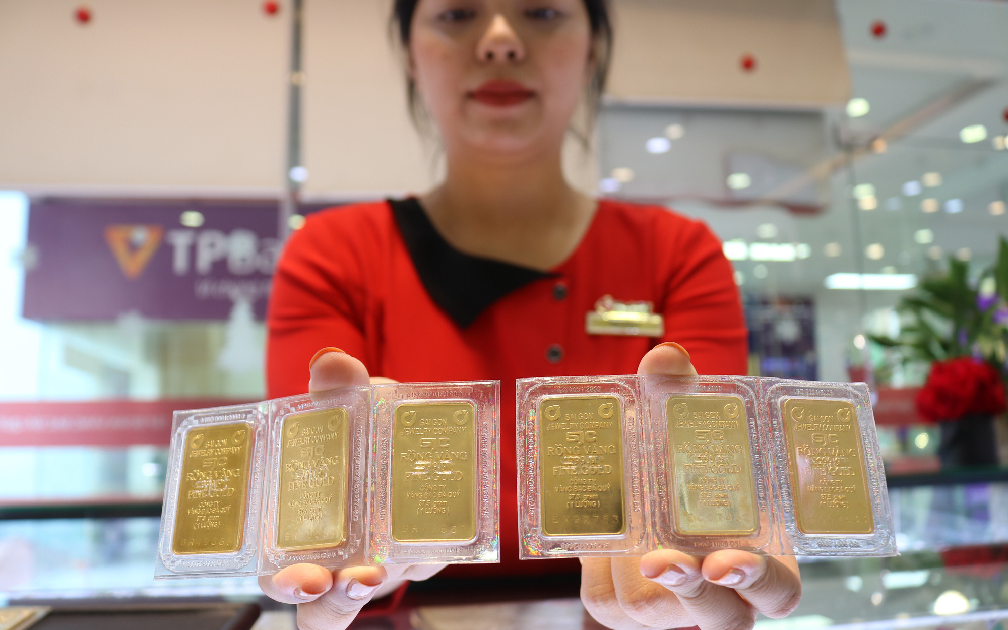 Giá vàng sập mạnh sau tin SJC, DOJI... bị thanh tra- Ảnh 2. 4 công ty vàng và 2 ngân hàng sẽ bị thanh tra về kinh doanh vàng