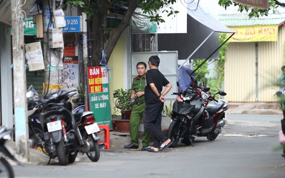 5 người chuyển đến Bệnh viện Chợ Rẫy sau khi bị tạt axit vào bàn nhậu, 1 người tiên lượng xấu- Ảnh 3. Vụ tạt axit vào bàn nhậu: Bạn nhậu vẫn không hiểu tại sao