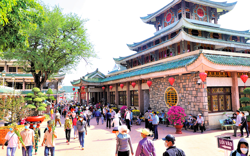Du khách được tham quan miễn phí 7 ngày lễ Vía Bà Chúa Xứ núi Sam- Ảnh 2. Đảm bảo an toàn cho du khách dự lễ hội Vía Bà Chúa Xứ