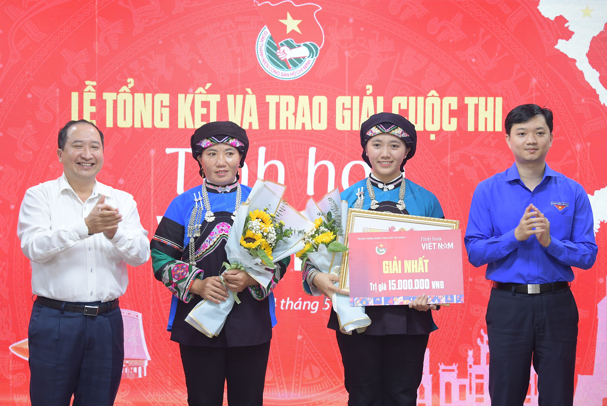 Cô gái dân tộc Bố Y đạt giải nhất Tinh hoa Việt Nam