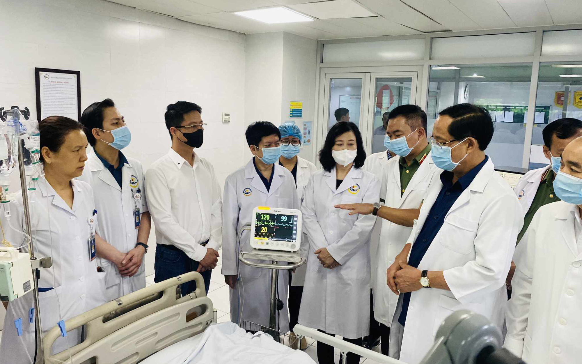 Thủ tướng gửi thư khen 4 công dân cứu người mắc kẹt trong đám cháy nhà trọ- Ảnh 2. Bác sĩ cấp cứu kể lại cảnh tượng hỗn loạn khi tiếp cận vụ cháy nhà trọ Trung Kính