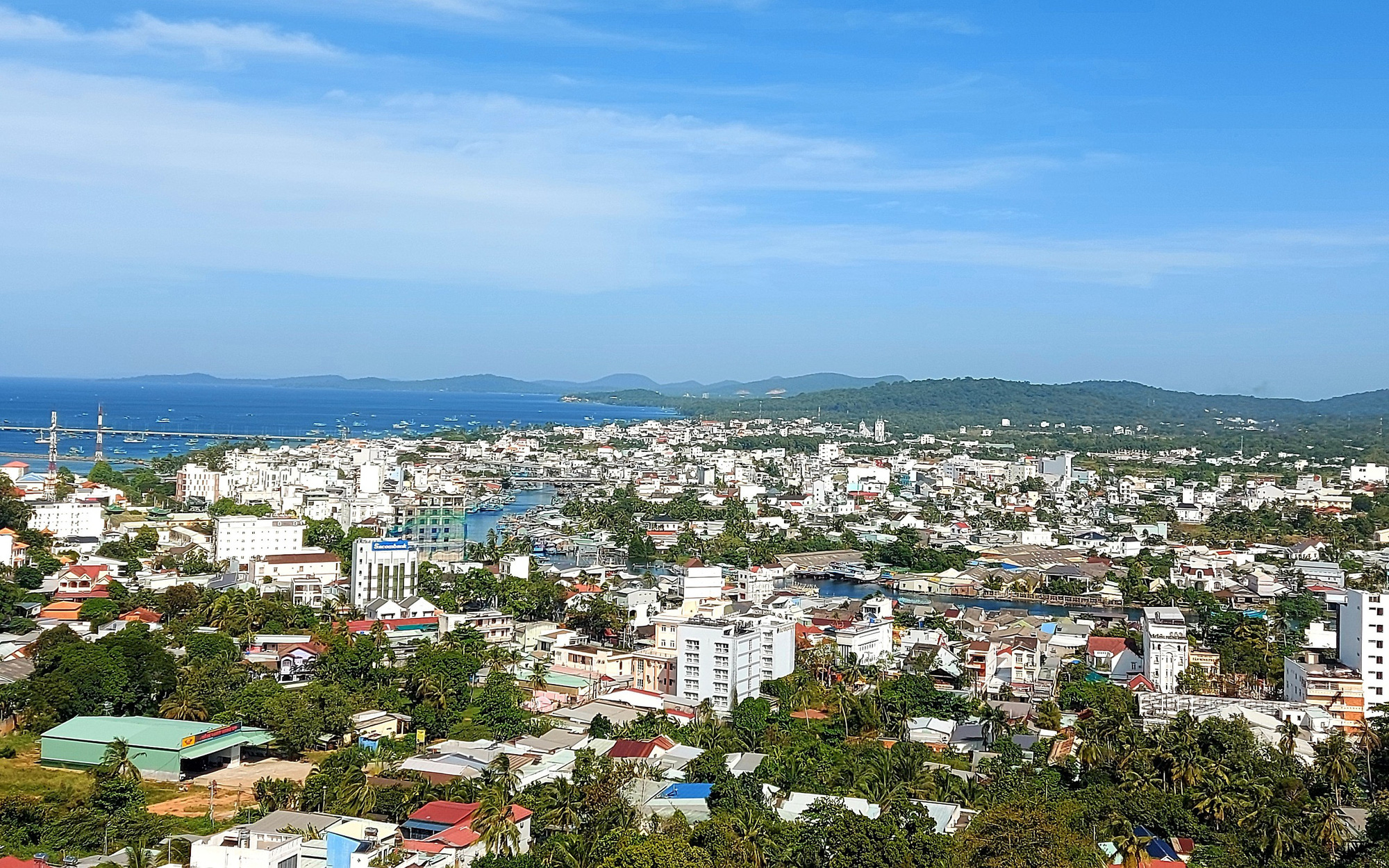 Dự án treo bủa vây Phú Quốc- Ảnh 4. Tạm ngừng cho lãnh đạo Phú Quốc đi nước ngoài không liên quan đến cán bộ vi phạm đất đai