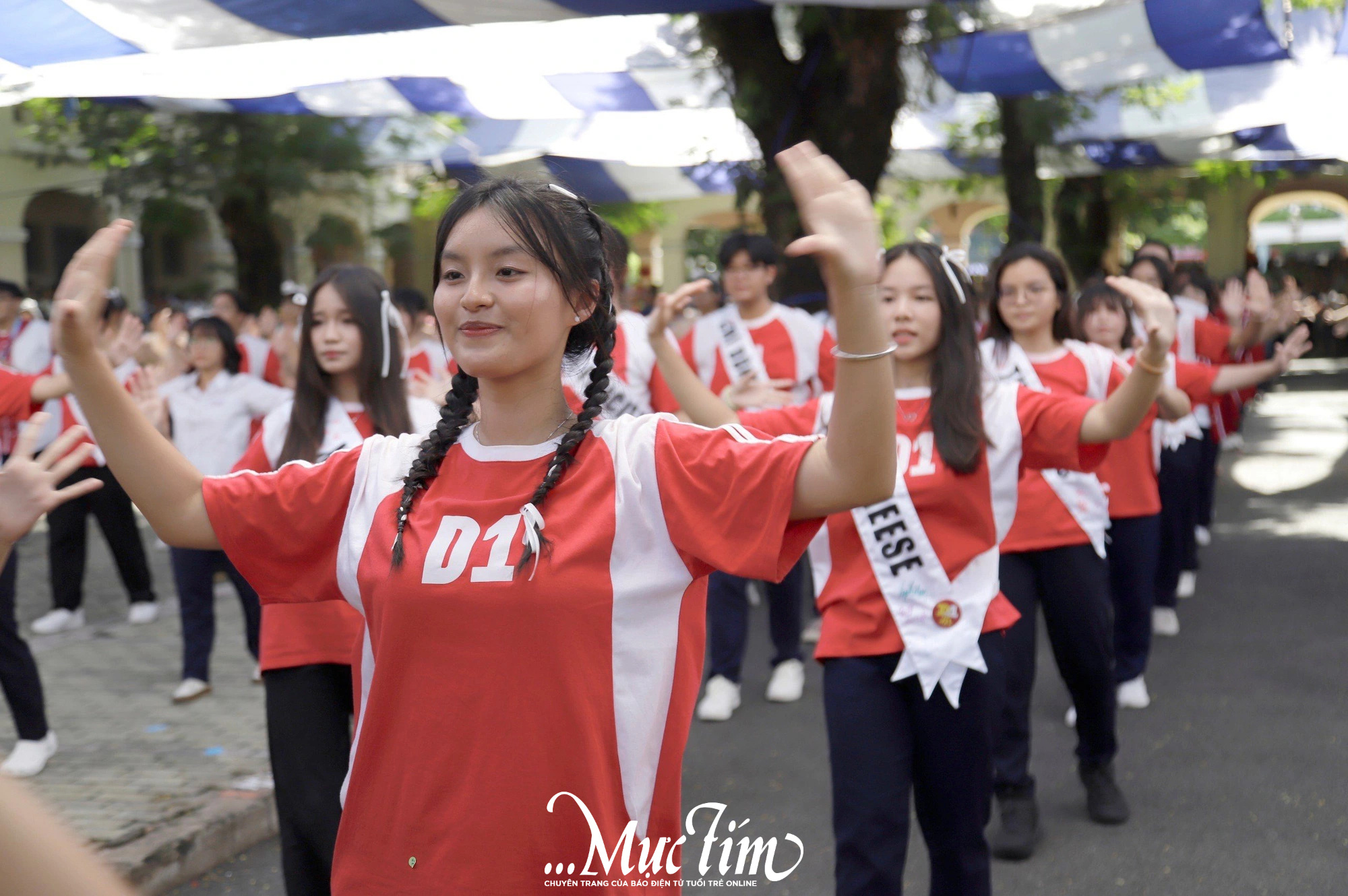 Đong đầy cảm xúc trong lễ tri ân và trưởng thành của teen Trường THPT chuyên Lê Hồng Phong- Ảnh 1.