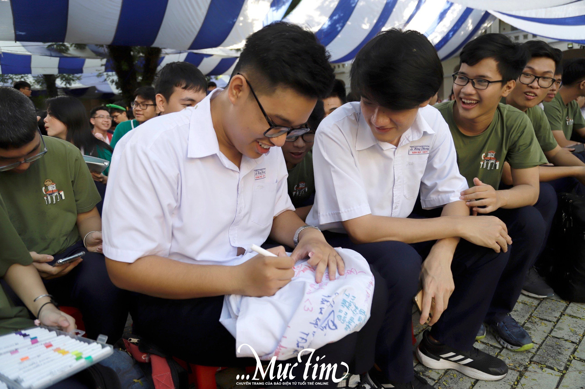 Đong đầy cảm xúc trong lễ tri ân và trưởng thành của teen Trường THPT chuyên Lê Hồng Phong- Ảnh 7.