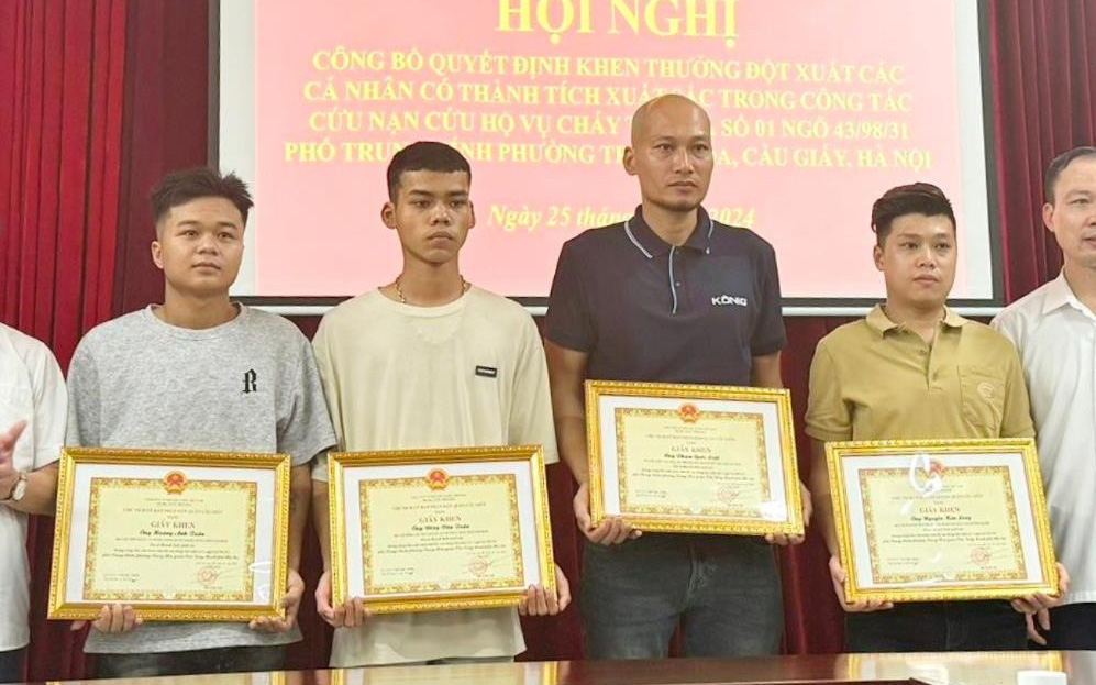 Thành ủy Hà Nội: Sớm điều tra, xét xử vụ cháy làm 14 người chết ở Cầu Giấy để 'giáo dục, răn đe'- Ảnh 2. Khen thưởng 4