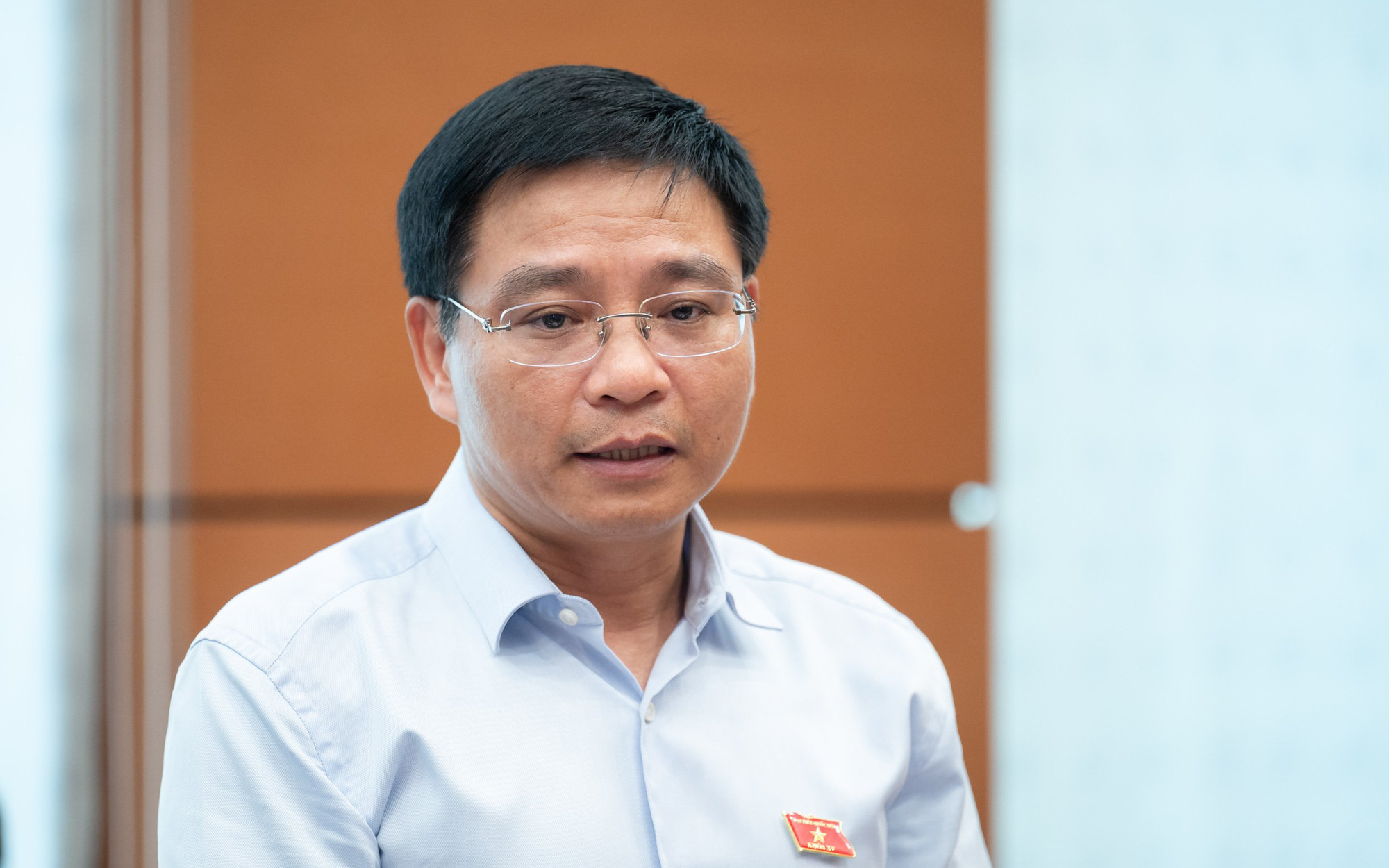 Quốc hội thông qua Luật Đường bộ, đưa ra quy định mới về trạm dừng nghỉ cao tốc- Ảnh 3. Bộ trưởng Bộ GTVT Nguyễn Văn Thắng: Trạm dừng nghỉ cao tốc ở châu Âu, Mỹ có gì, Việt Nam sẽ có đủ