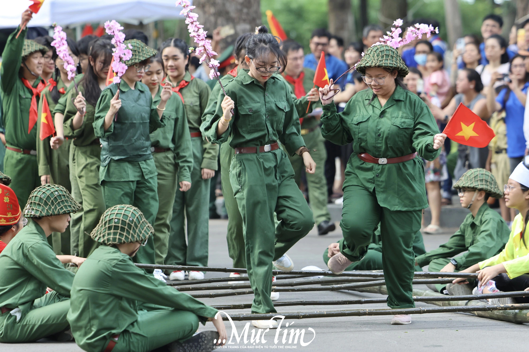 Hoành tráng lễ diễu hành tại hội quân Em là chiến sĩ Điện Biên Thành phố Bác Hồ- Ảnh 8.