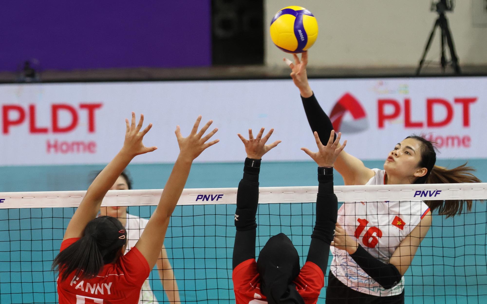 Lịch thi đấu bán kết AVC Challenge Cup 2024: Bóng chuyền nữ Việt Nam gặp Úc- Ảnh 3. Bóng chuyền nữ Việt Nam đánh bại Indonesia, toàn thắng vòng bảng AVC Challenge Cup