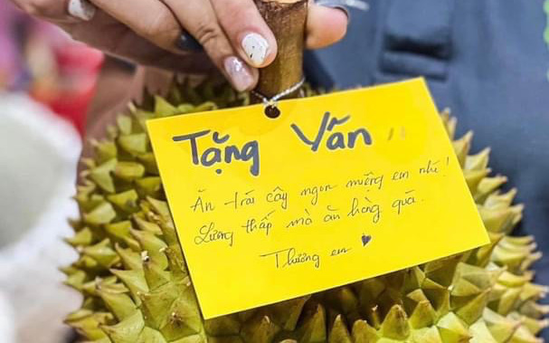 Thực hư 'sầu Thái tí hon' đang hot trend giá không tới 100.000 đồng một trái- Ảnh 2. Ảnh vui 26-5: Lương thấp là không được ăn sầu riêng sao?!